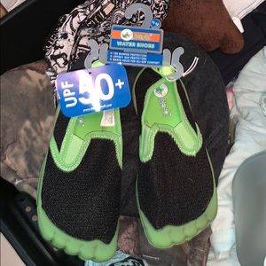 newtz Shoes - Boys Water Shoes Sz 11-12 newtz Shoes - Boys Water Shoes Sz 11-12